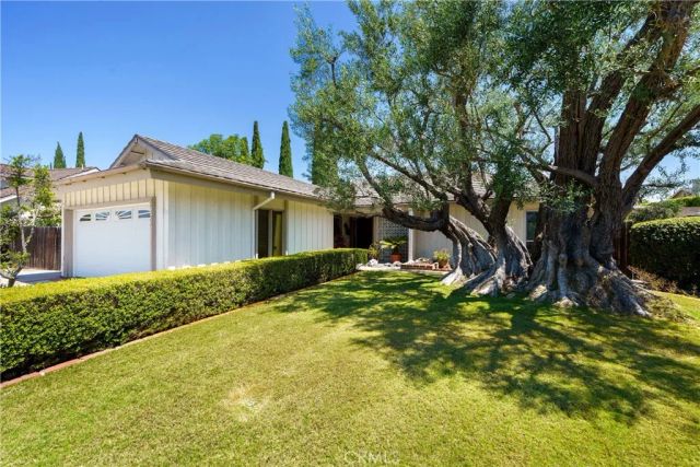25122 Champlain, Laguna Hills, CA 92653