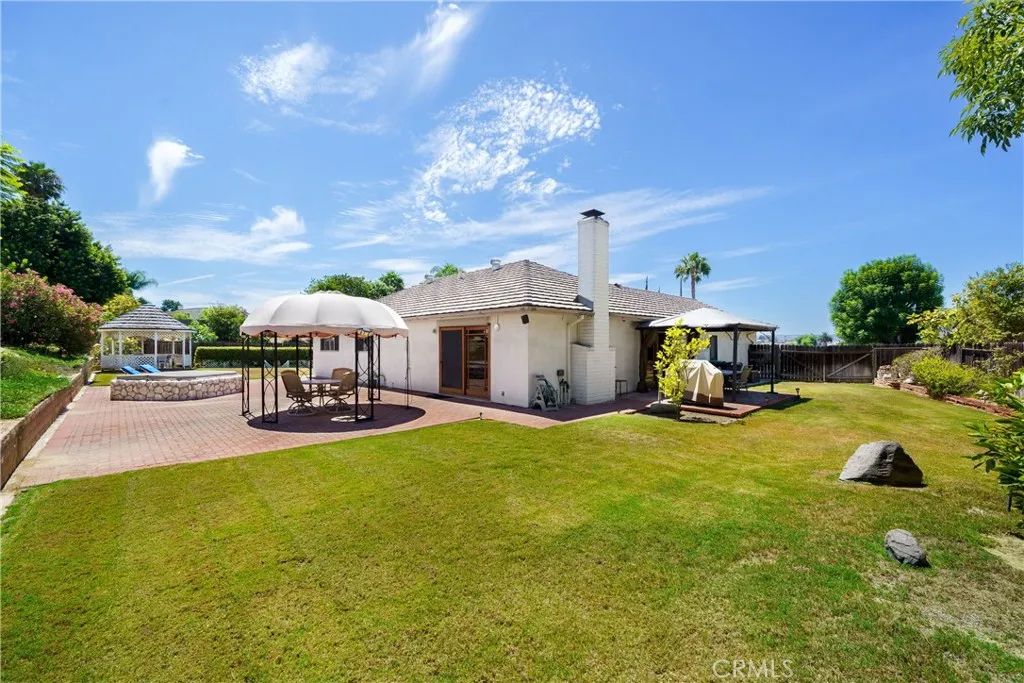 25122 Champlain, Laguna Hills, CA 92653