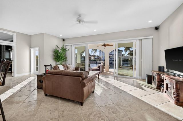 1967 IOWA AVENUE NE, St Petersburg, FL 33703