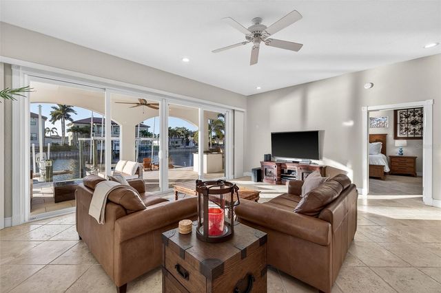 1967 IOWA AVENUE NE, St Petersburg, FL 33703