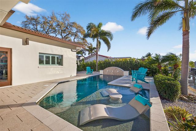 1967 IOWA AVENUE NE, St Petersburg, FL 33703