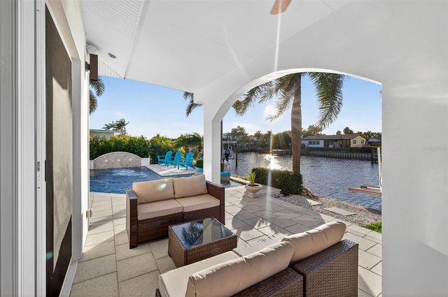 1967 IOWA AVENUE NE, St Petersburg, FL 33703