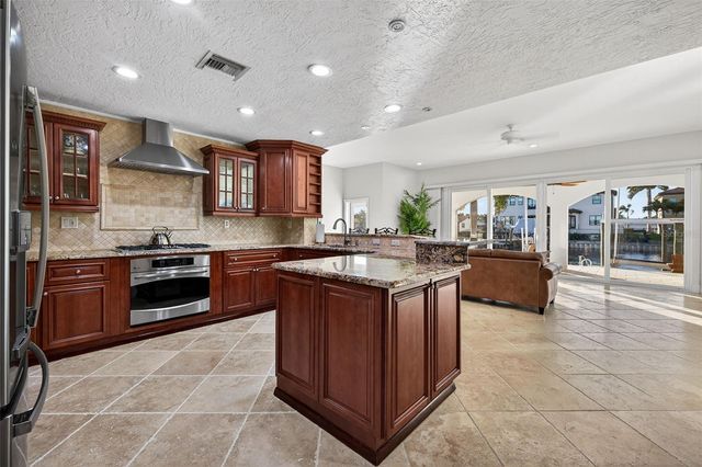 1967 IOWA AVENUE NE, St Petersburg, FL 33703