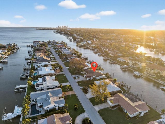 1967 IOWA AVENUE NE, St Petersburg, FL 33703