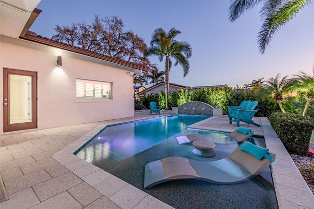 1967 IOWA AVENUE NE, St Petersburg, FL 33703