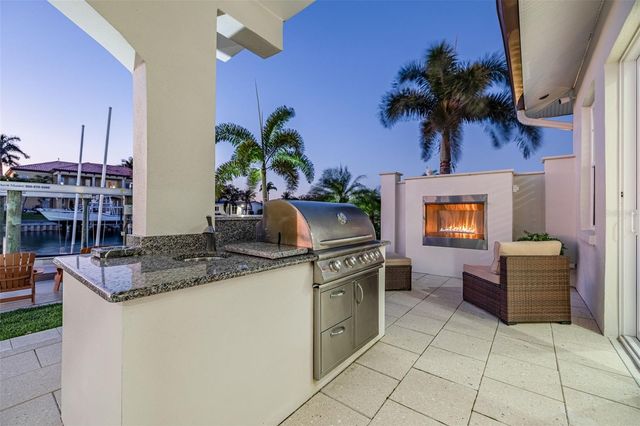 1967 IOWA AVENUE NE, St Petersburg, FL 33703