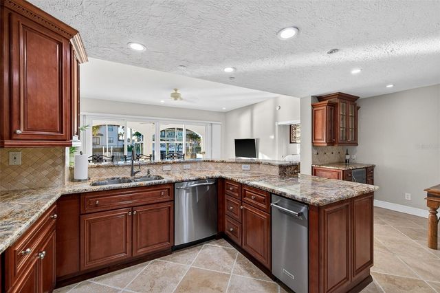 1967 IOWA AVENUE NE, St Petersburg, FL 33703