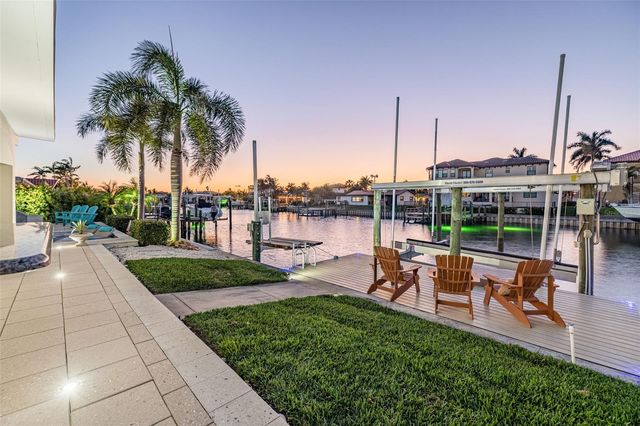 1967 IOWA AVENUE NE, St Petersburg, FL 33703