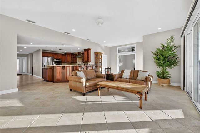 1967 IOWA AVENUE NE, St Petersburg, FL 33703