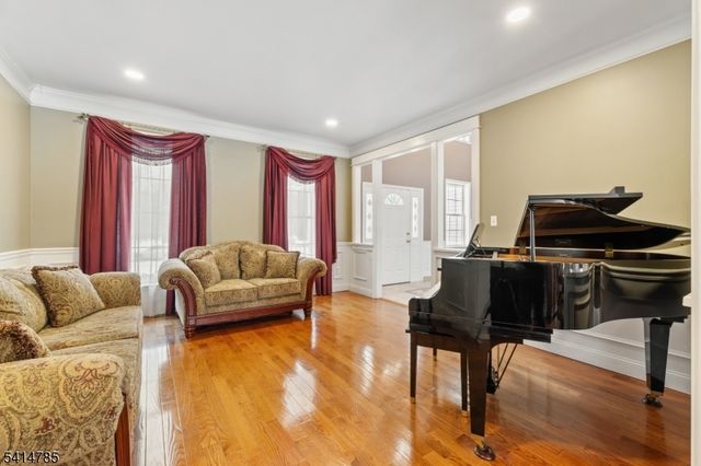 7 Wolverton Ln, Hillsborough Twp., NJ 08844