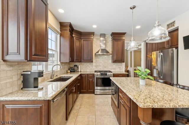 7 Wolverton Ln, Hillsborough Twp., NJ 08844