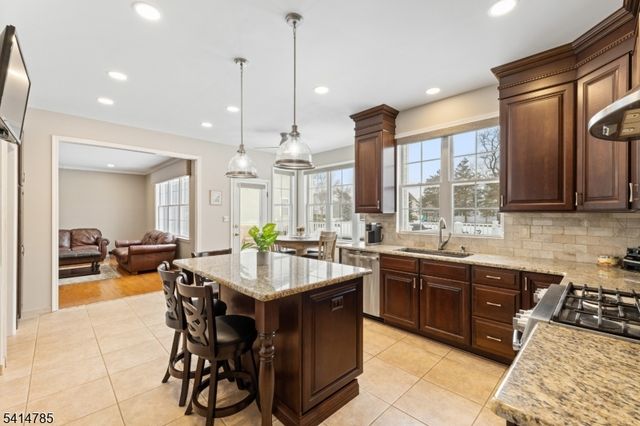 7 Wolverton Ln, Hillsborough Twp., NJ 08844