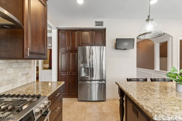 7 Wolverton Ln, Hillsborough Twp., NJ 08844