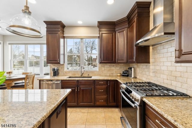 7 Wolverton Ln, Hillsborough Twp., NJ 08844