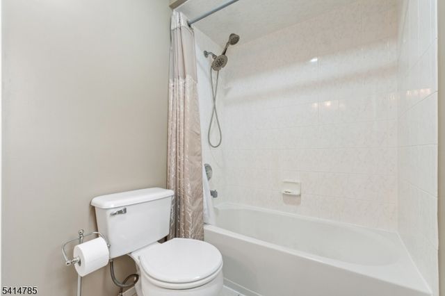 7 Wolverton Ln, Hillsborough Twp., NJ 08844