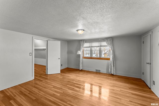 2434 29TH Street, Moline, IL 61265