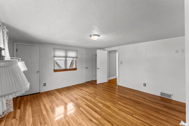 2434 29TH Street, Moline, IL 61265