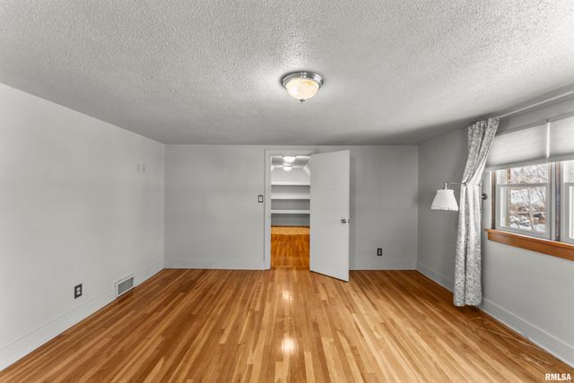 2434 29TH Street, Moline, IL 61265