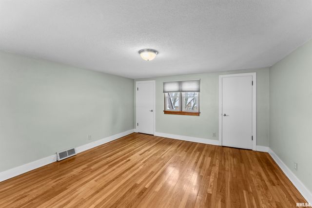 2434 29TH Street, Moline, IL 61265