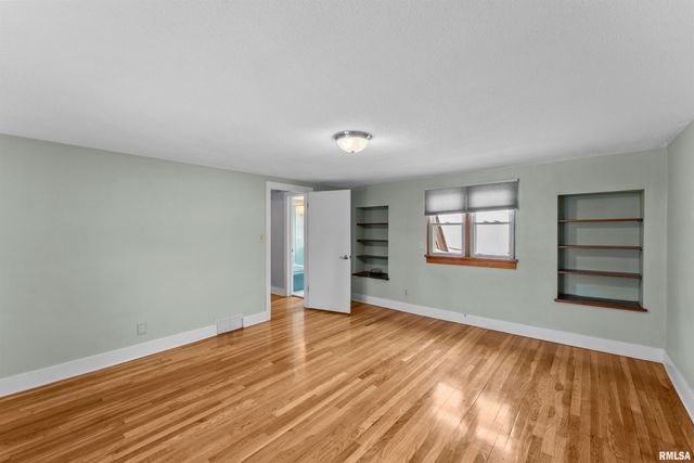 2434 29TH Street, Moline, IL 61265