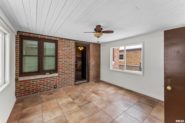 2434 29TH Street, Moline, IL 61265