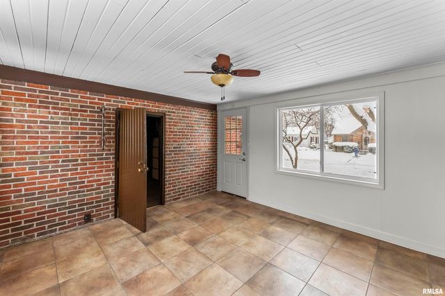 2434 29TH Street, Moline, IL 61265