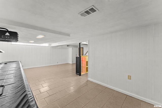 2434 29TH Street, Moline, IL 61265