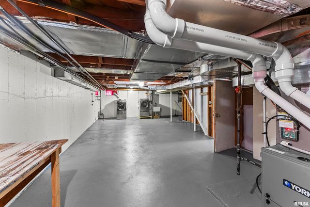 2434 29TH Street, Moline, IL 61265