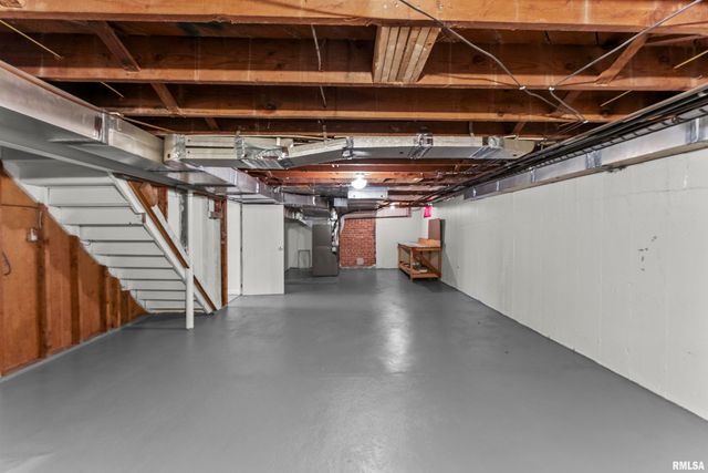 2434 29TH Street, Moline, IL 61265