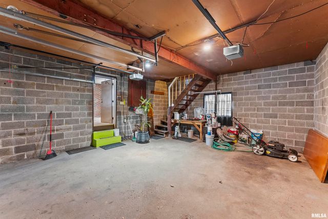 2434 29TH Street, Moline, IL 61265