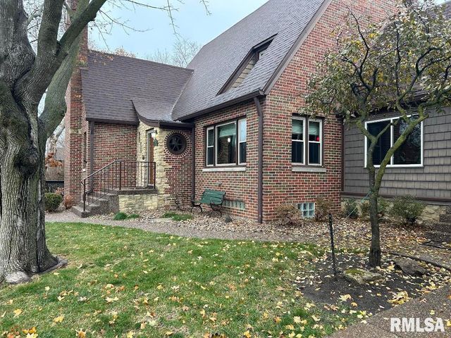 2434 29TH Street, Moline, IL 61265