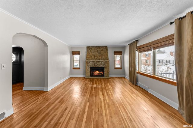 2434 29TH Street, Moline, IL 61265