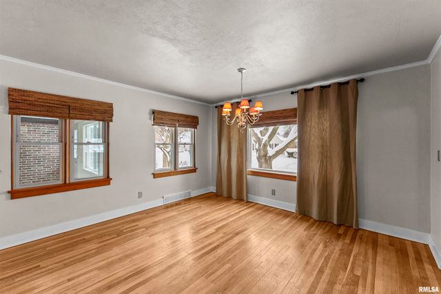 2434 29TH Street, Moline, IL 61265