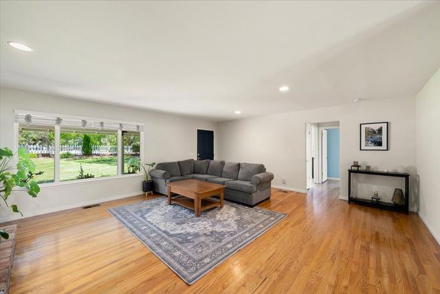 260 Greenfield Ave, Auburn, CA 95603