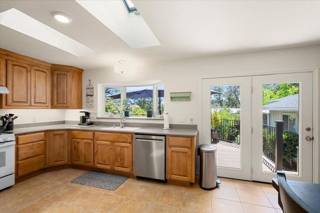 260 Greenfield Ave, Auburn, CA 95603