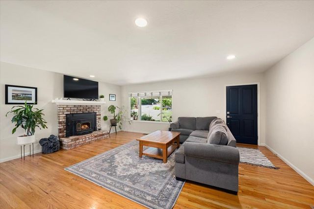 260 Greenfield Ave, Auburn, CA 95603