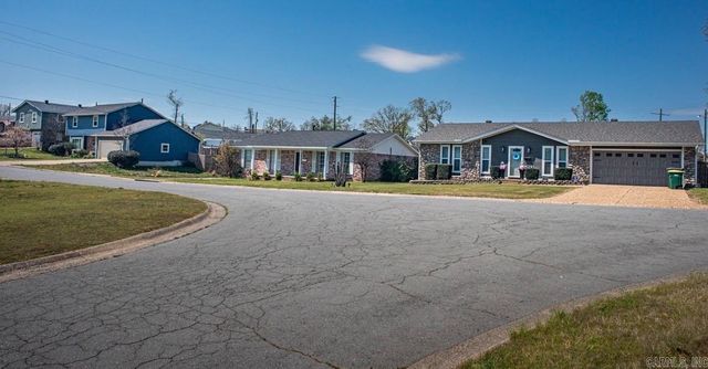 16 Walnut Valley, Little Rock, AR 72211