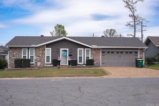 16 Walnut Valley, Little Rock, AR 72211