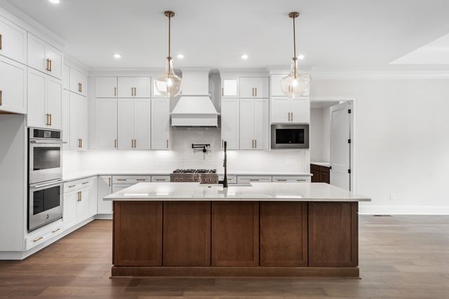 1310 Lipscomb Dr, Brentwood, TN 37027