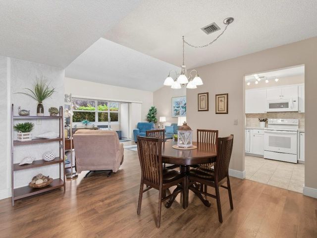 2650 Boundbrook Boulevard 109, West Palm Beach, FL 33406