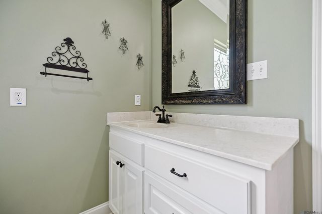 29700 Henderson Ln, Walker, LA 70785