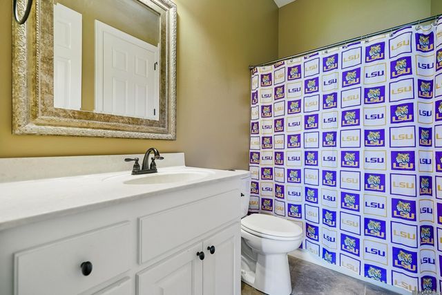 29700 Henderson Ln, Walker, LA 70785