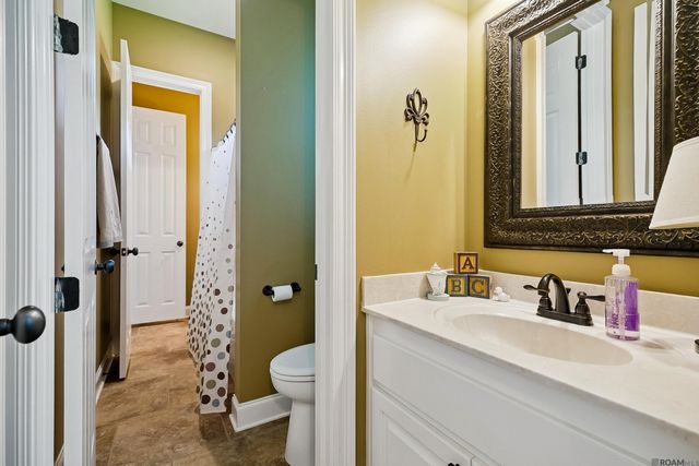 29700 Henderson Ln, Walker, LA 70785