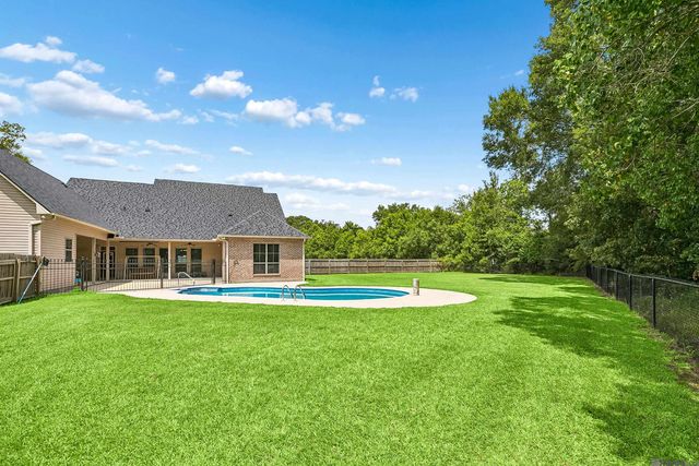 29700 Henderson Ln, Walker, LA 70785