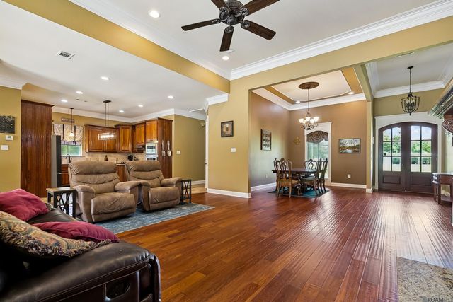 29700 Henderson Ln, Walker, LA 70785