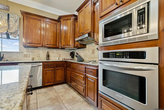 29700 Henderson Ln, Walker, LA 70785