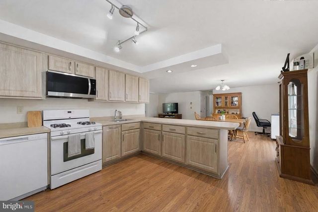 38 N DUPONT RD, Carneys Point, NJ 08069