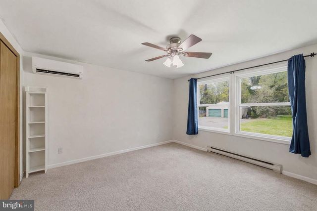 38 N DUPONT RD, Carneys Point, NJ 08069