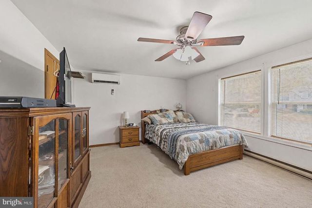 38 N DUPONT RD, Carneys Point, NJ 08069