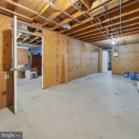 38 N DUPONT RD, Carneys Point, NJ 08069